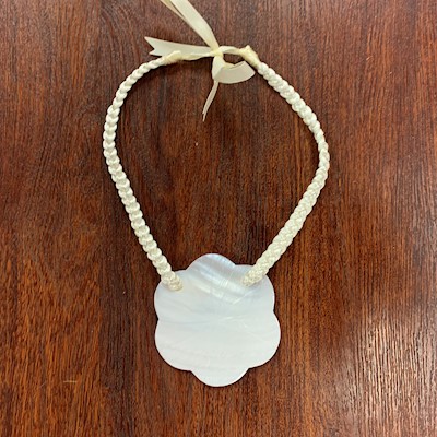 3" White Mother of Pearl Flower Necklace                                   