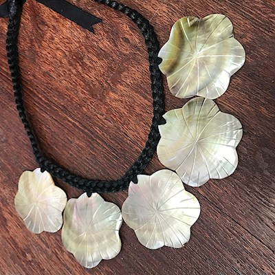 5-Flower Mother of Pearl Necklace                                          
